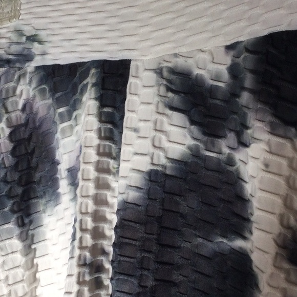 Bubble Butt Leggings - Picture 3 of 5